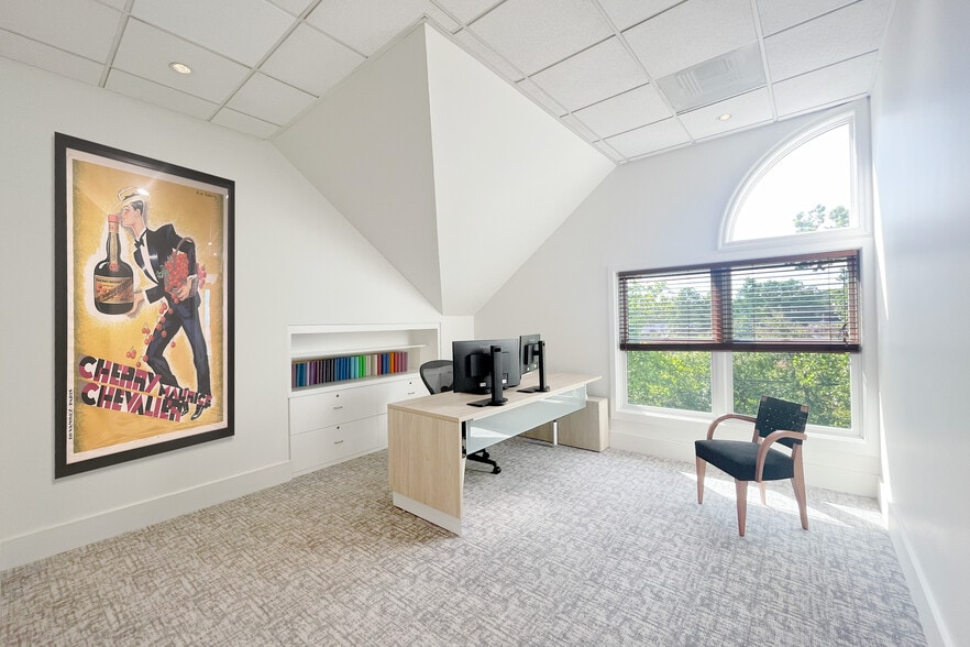 More Photos Of 135 Rennell Dr, Southport Office For Sale