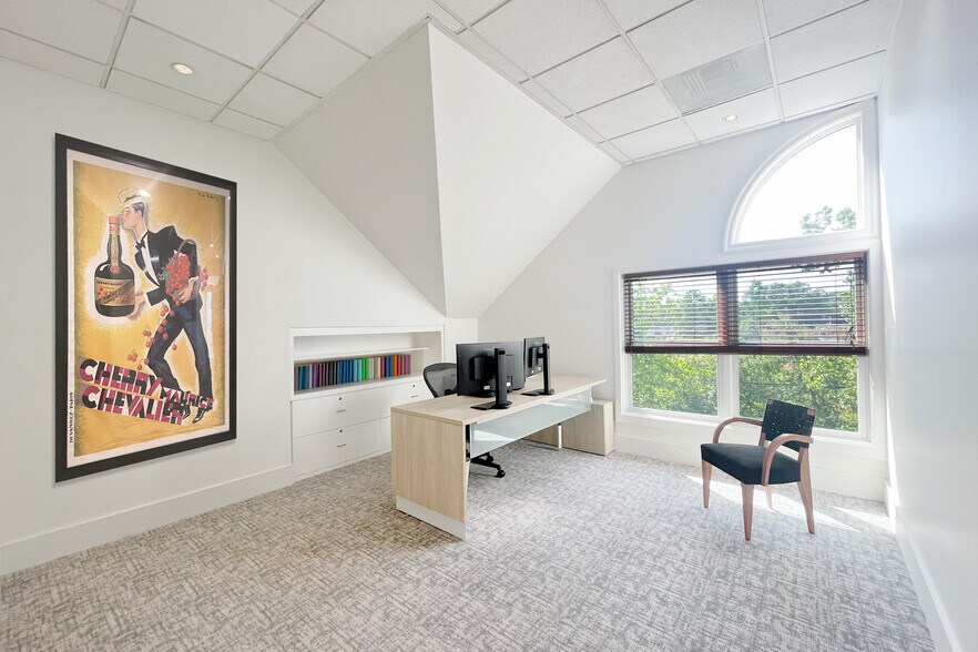 More Photos Of 135 Rennell Dr, Southport Office For Sale