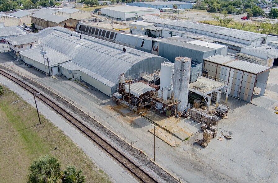 More Photos Of 650 Avenue R SW, Winter Haven Distribution For Sale