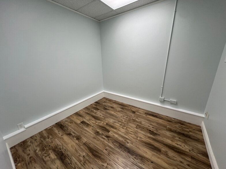 More Photos Of 3226-3230 W Kennedy Blvd, Tampa Storefront Retail Office For Sale