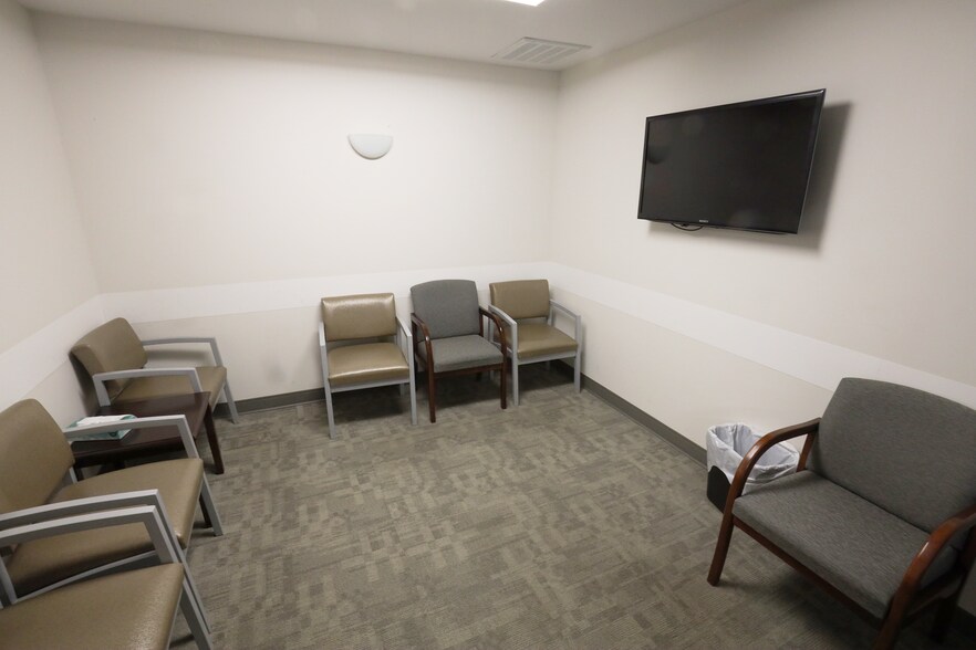 More Photos Of 17534 Royalton Rd, Strongsville Medical For Lease