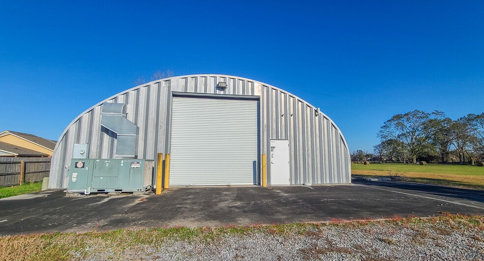 More Photos Of 282 Rees St, Breaux Bridge Light Distribution For Sale