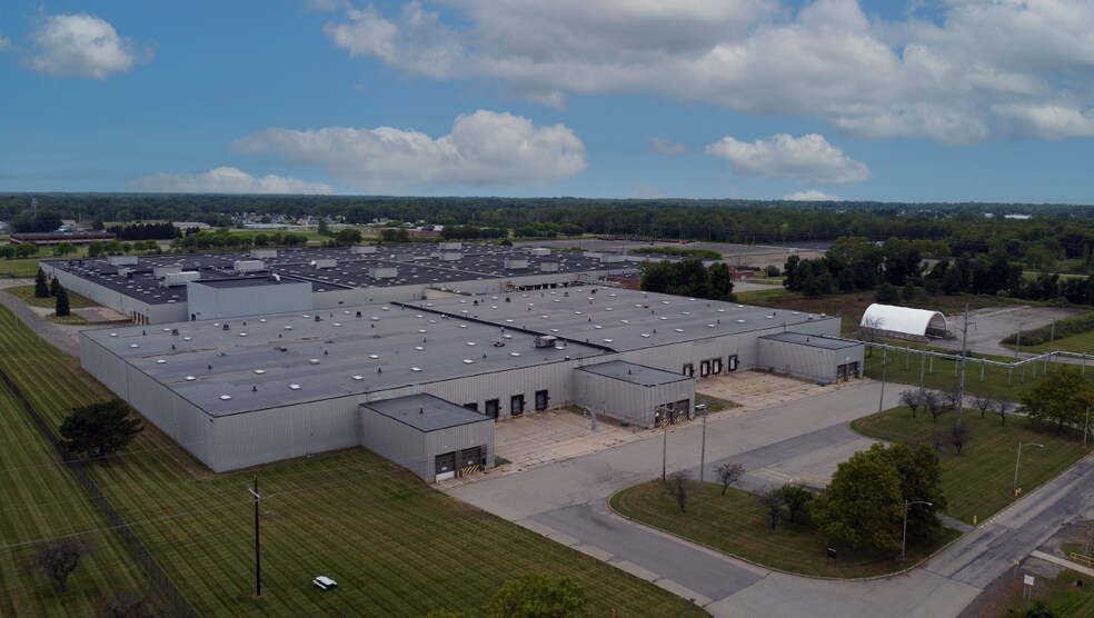 More Photos Of 700 Resende Rd, Webster Unknown For Lease