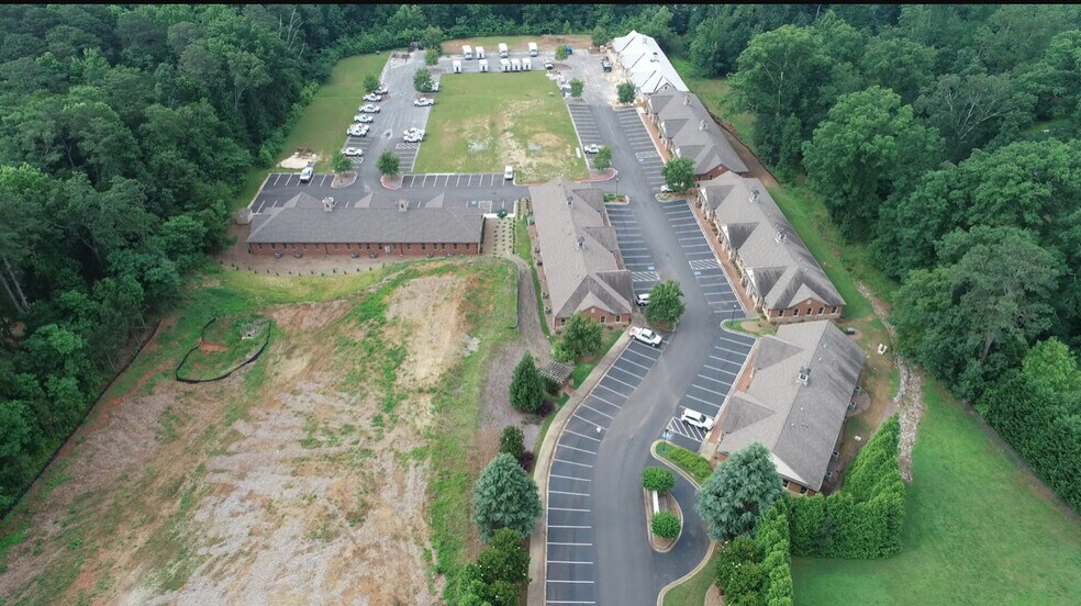 More Photos Of 514 W Maple St, Cumming Unknown For Lease