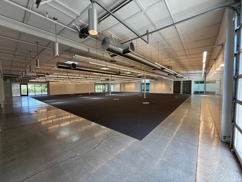 More Photos Of 10161-10181 Bubb Rd, Cupertino Research And Development For Lease