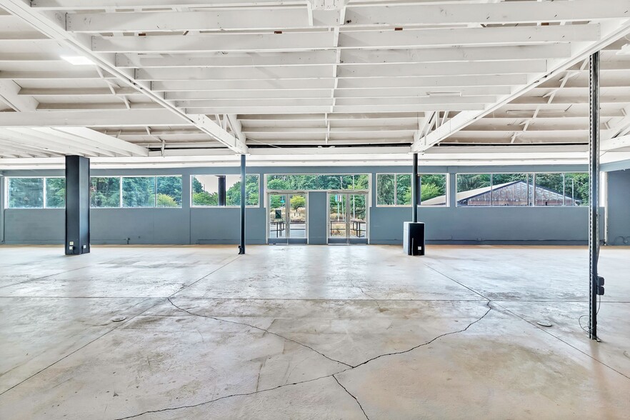 More Photos Of 350 Hickory St NW, Albany Garden Center For Sale