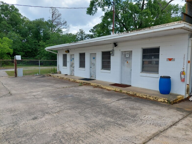 More Photos Of North Cromartie St and East Jarman St St, Hazlehurst General Retail For Sale
