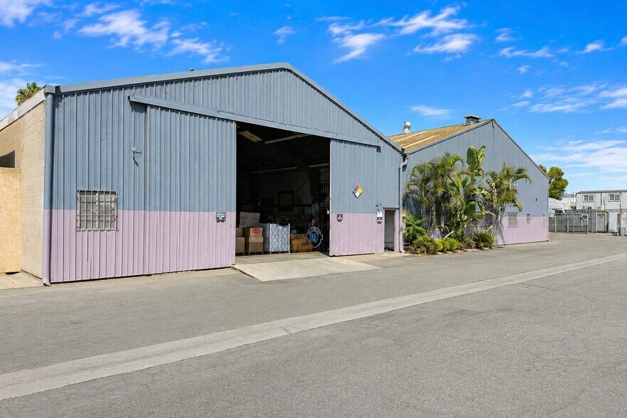 More Photos Of 11001 Vulcan St, South Gate Warehouse For Lease