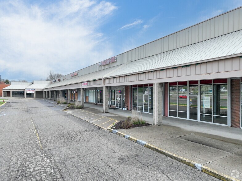 More Photos Of 415-659 S Breiel Blvd, Middletown Storefront For Lease