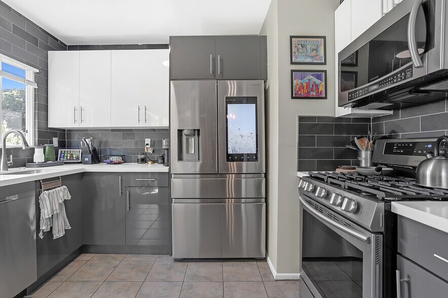 More Photos Of 801-811 26th St, Santa Monica Apartments For Sale