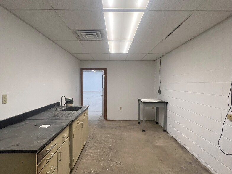 More Photos Of 4300 W Ridge Rd, Erie Manufacturing For Lease