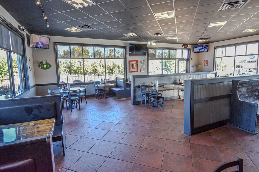 More Photos Of 1530 Hwy 16, Griffin Restaurant For Lease