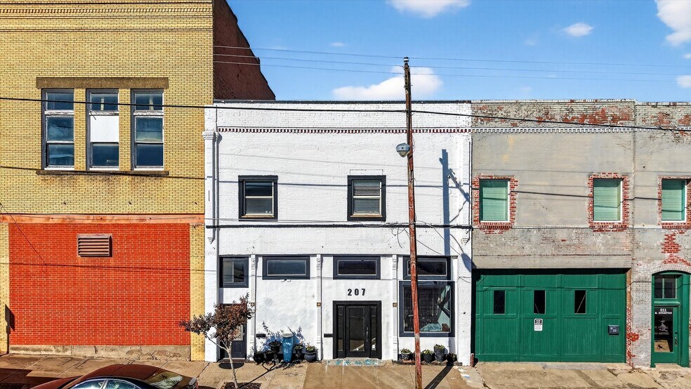 More Photos Of 205-207 E Houston St, Sherman Storefront Retail Residential For Sale