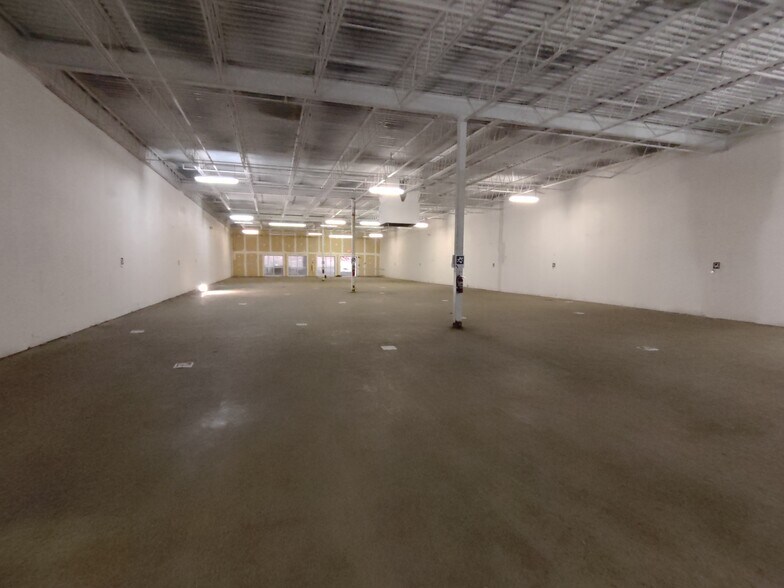 More Photos Of 3100 E 60 Rt, Huntington Storefront For Lease