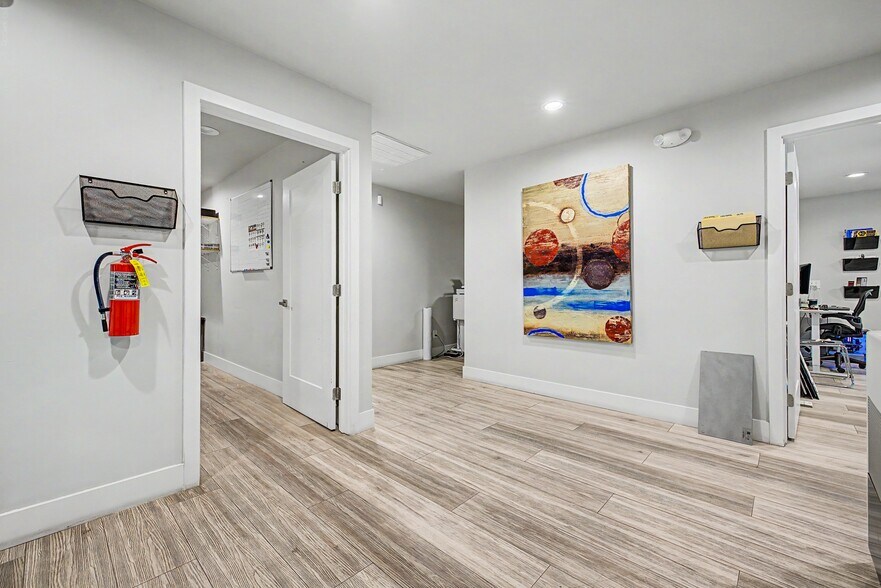 More Photos Of 6470 W Desert Inn Rd, Las Vegas Coworking Space