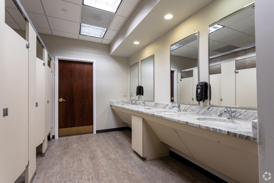 More Photos Of 146 Fairchild St, Charleston Office For Lease