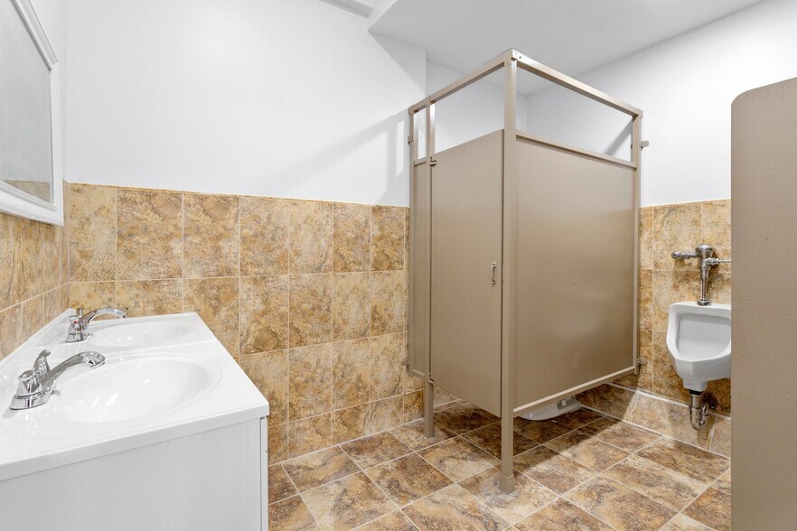 More Photos Of 1200 Hempstead Tpke, Franklin Square Medical For Sale