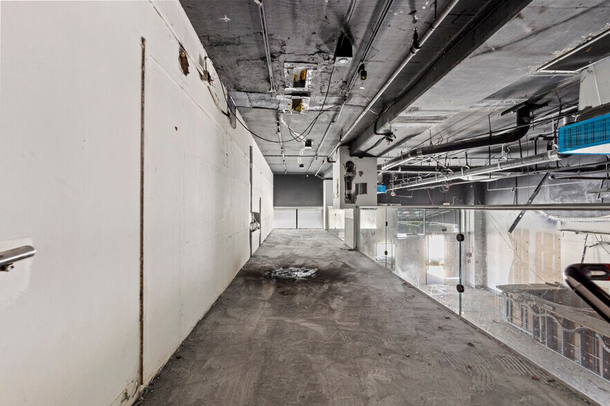 More Photos Of 262 Pharr Rd NE, Atlanta Restaurant For Lease