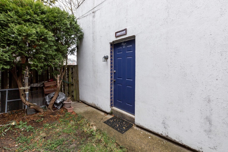 More Photos Of 21 N 2nd St, Easton Storefront Retail Residential For Sale