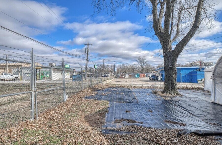 More Photos Of 521 Eel River St, Purcell General Retail For Sale