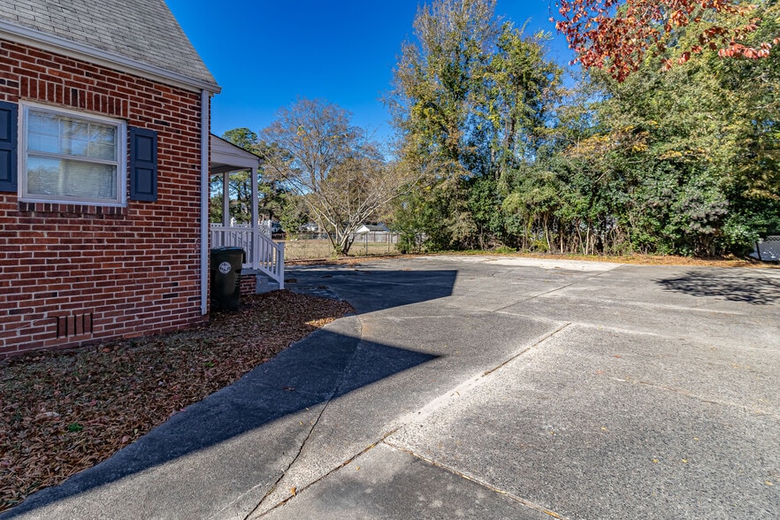 More Photos Of 1505 E Ash St, Goldsboro Office For Sale
