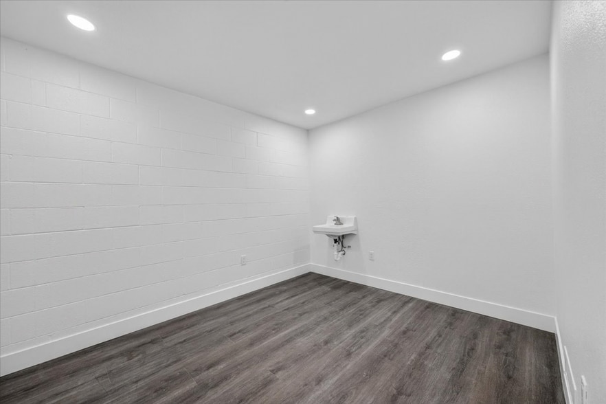 More Photos Of 28-40 E Minarets Ave, Pinedale Medical For Lease