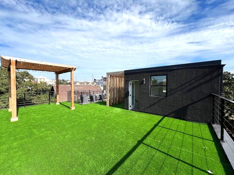 More Photos Of 214 Welch St, Houston Apartments For Sale