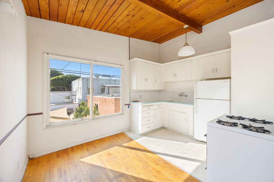 More Photos Of 2922 2nd St, Santa Monica Apartments For Sale