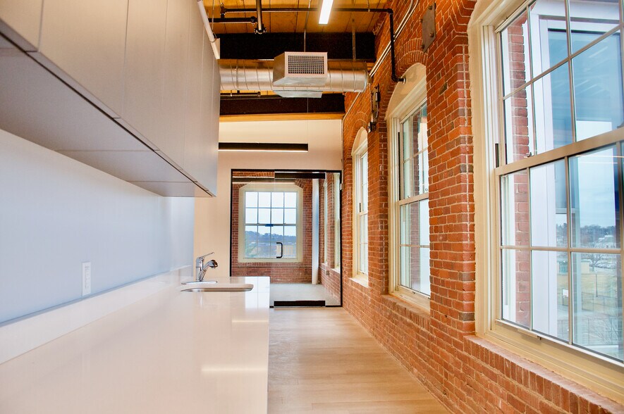 165 Thorndike St, Lowell, MA 01852 Lofts/Showrooms For Lease