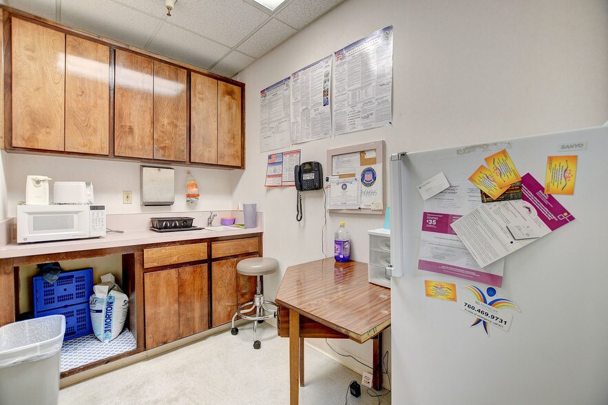 More Photos Of 18056 Wika Rd, Apple Valley Medical For Lease