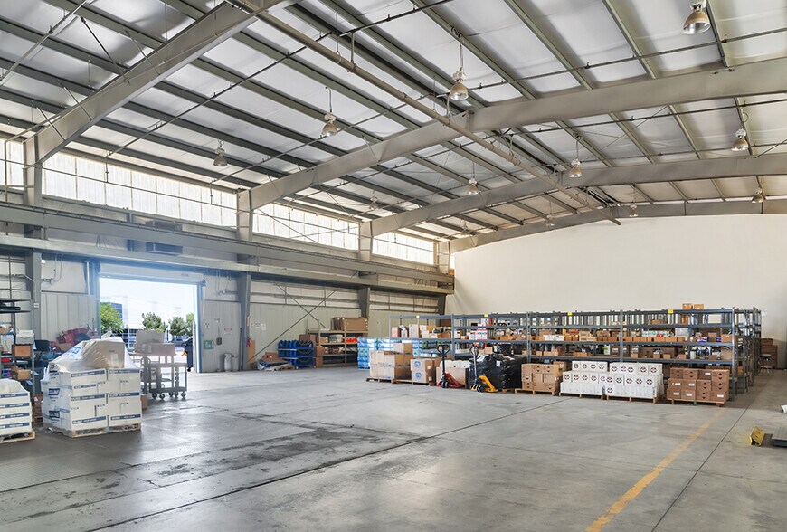 More Photos Of 13290 Sabre Blvd, Victorville Manufacturing For Sale