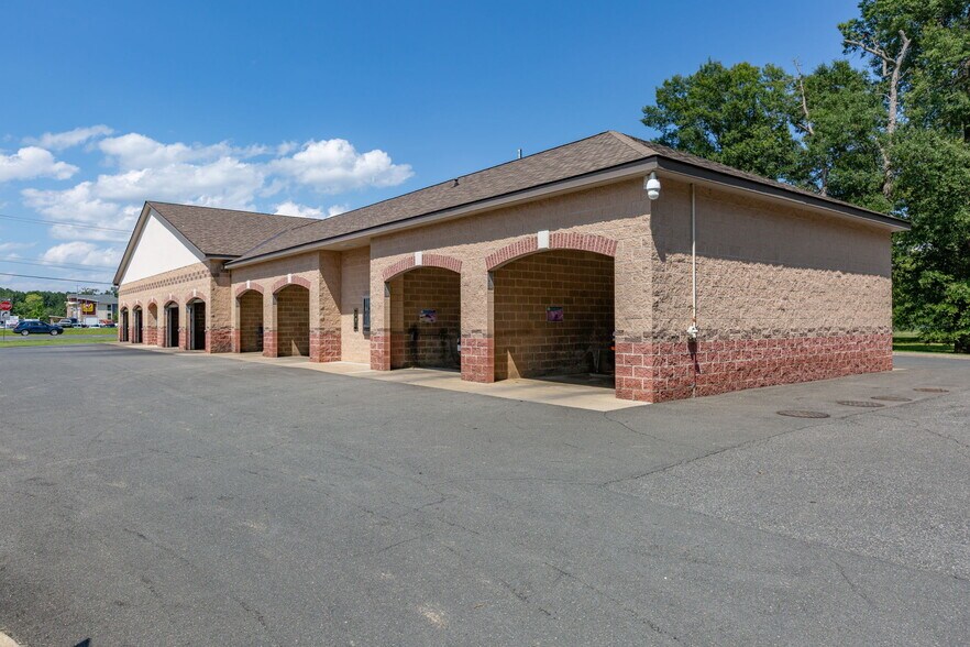 Primary Photo Of 4567 James Madison Pky, King George General Retail For Sale