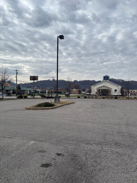 More Photos Of 651 11th St, Ambridge Freestanding For Lease