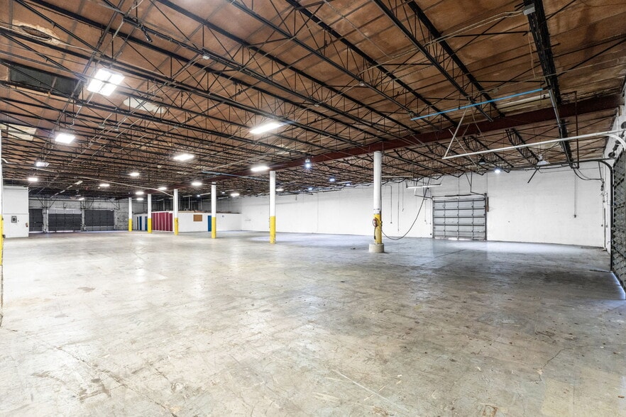 More Photos Of 7620 W 2nd Ct, Hialeah Warehouse For Sale