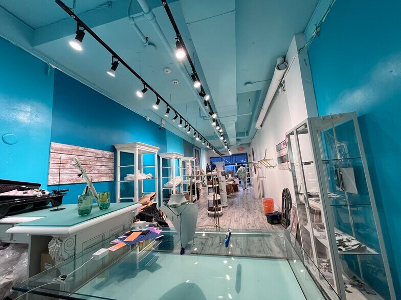 More Photos Of 2987 Granville St, Vancouver General Retail For Lease