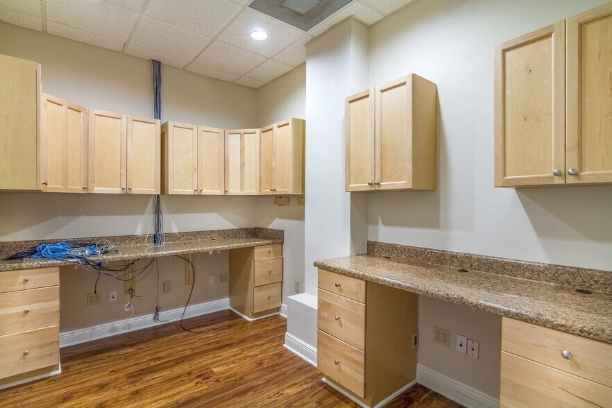 More Photos Of 1425 Viscaya Pky, Cape Coral Medical For Lease