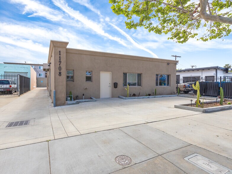 Primary Photo Of 11708 Inglewood Ave, Hawthorne Warehouse For Sale