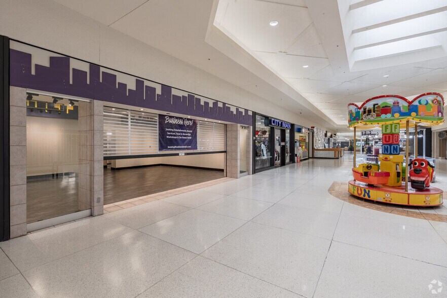 More Photos Of 86-750 W 14 Mile Rd, Troy Unknown For Lease