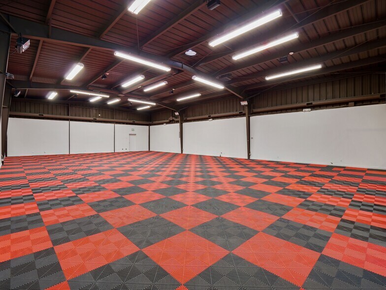 More Photos Of 2134 S Sepulveda Blvd, Los Angeles Showroom For Sale