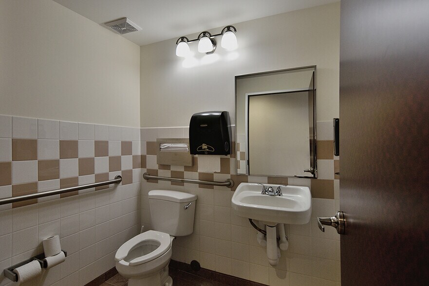 More Photos Of 114 Vision Park Blvd, Shenandoah Office For Sale