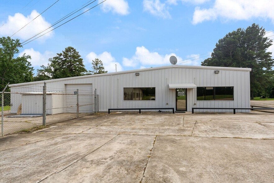 More Photos Of 2524 US Highway 96 N, Center Warehouse For Sale