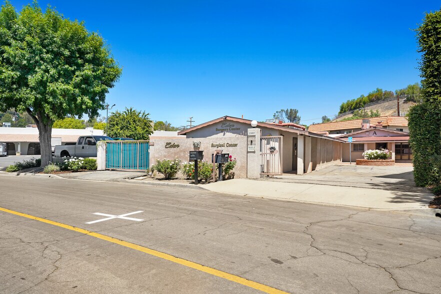 More Photos Of 23951 Craftsman Rd, Calabasas Office Residential For Sale