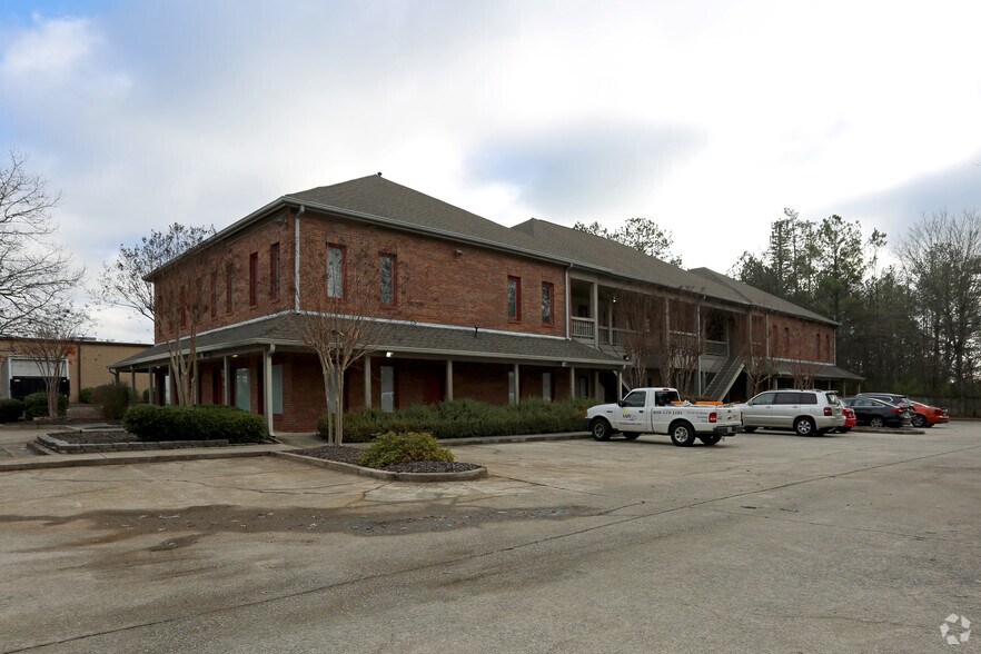 More Photos Of 200 Market Pl, Roswell Office Residential For Lease