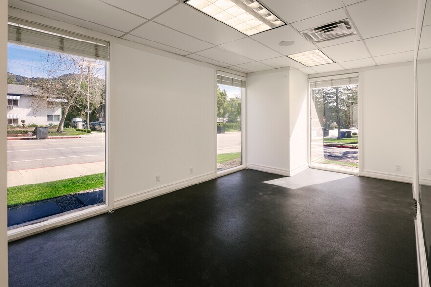 More Photos Of 2505 Canada Blvd, Glendale Office For Lease