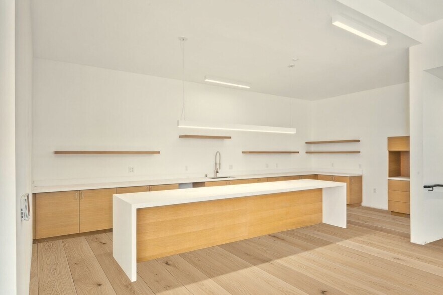 More Photos Of 940 N Highland Ave, Los Angeles Loft Creative Space For Lease