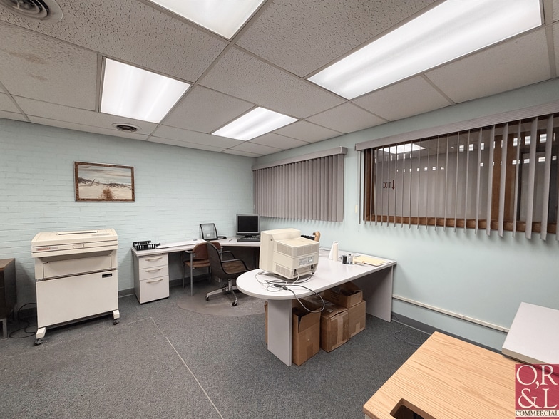 More Photos Of 815 N Mountain Rd, Newington Manufacturing For Sale