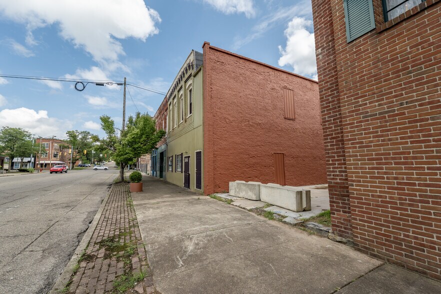 More Photos Of 24112 E 2nd St, Wellston Office For Sale