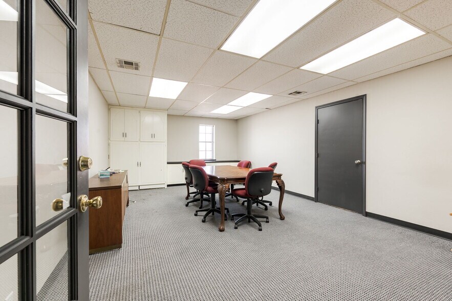 More Photos Of 3801 NW 63rd St, Oklahoma City Office For Lease