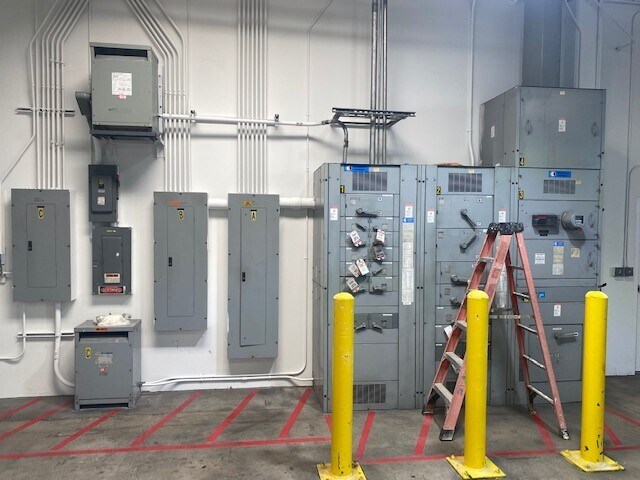 More Photos Of 13539 Desmond St, Pacoima Manufacturing For Lease