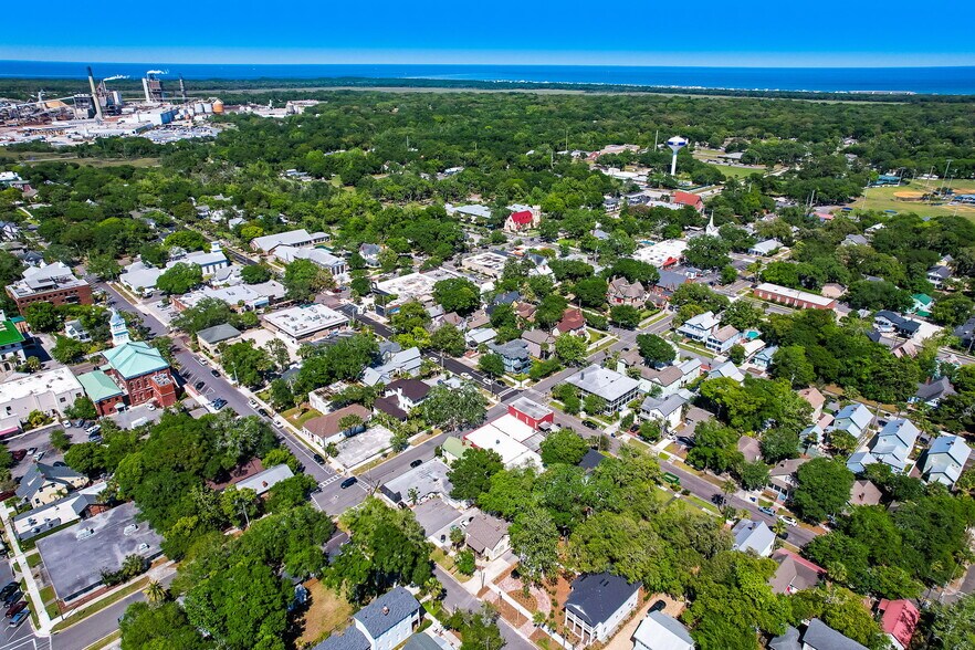 More Photos Of 516 Ash St, Fernandina Beach Freestanding For Lease